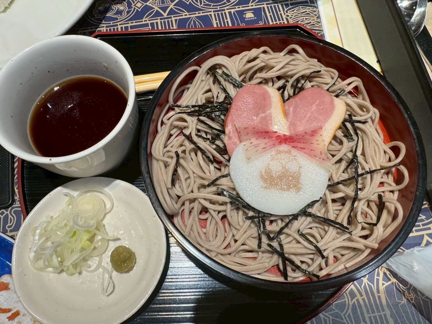 名探偵コナンカフェ2025 そば2枚セット