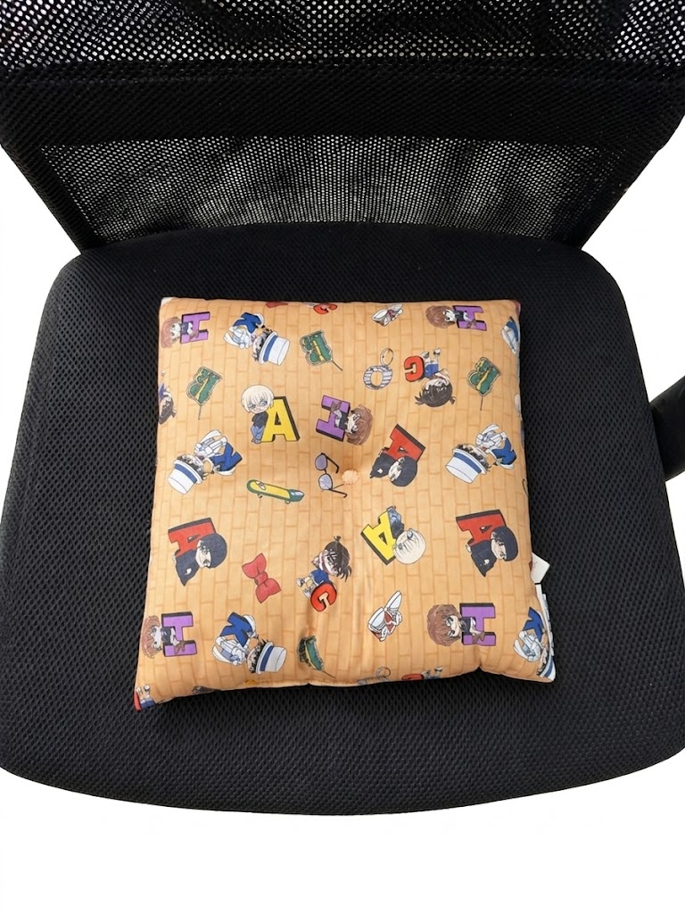 Detective Conan seat cushion on office chair Daiso 2026